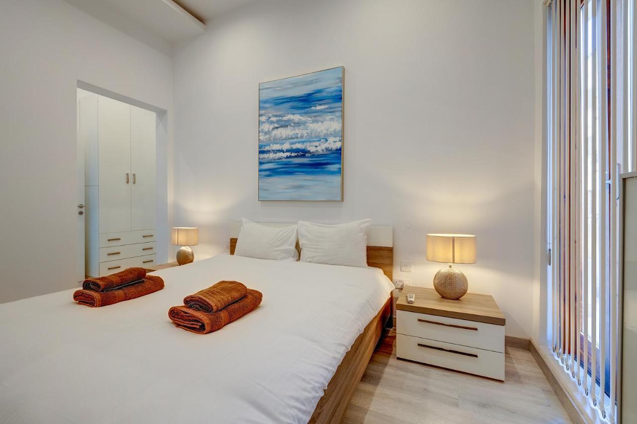 Picturesque Sliema Pad Steps From The Seafront Apartment Bagian luar foto