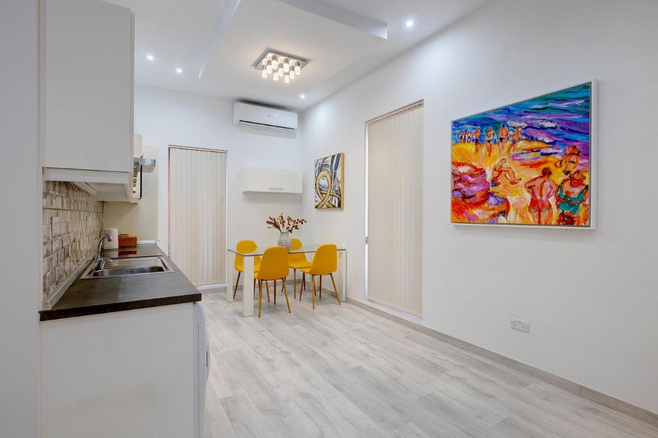Picturesque Sliema Pad Steps From The Seafront Apartment Bagian luar foto