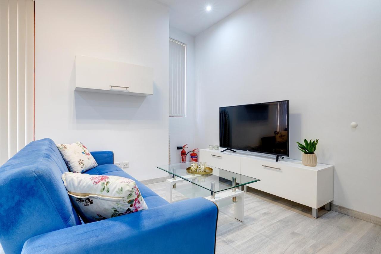 Picturesque Sliema Pad Steps From The Seafront Apartment Bagian luar foto