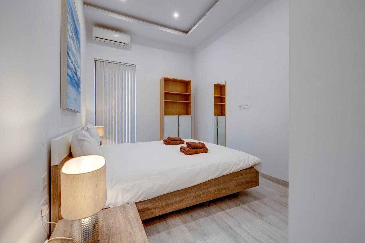 Picturesque Sliema Pad Steps From The Seafront Apartment Bagian luar foto
