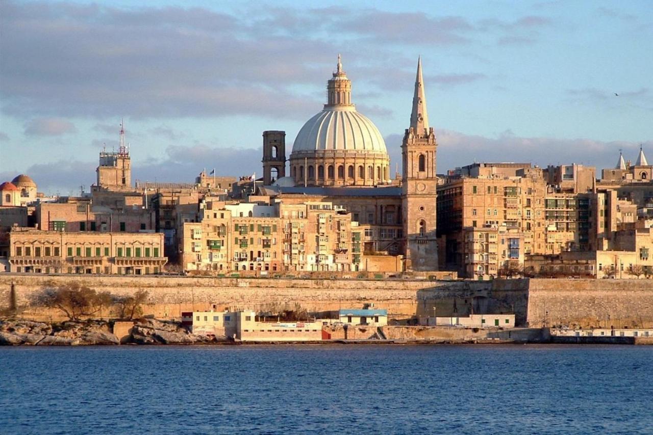 Picturesque Sliema Pad Steps From The Seafront Apartment Bagian luar foto